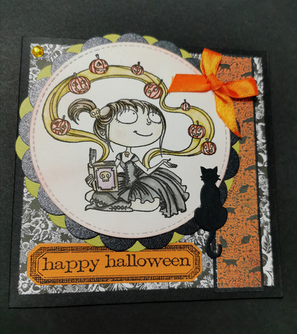 Halloween kortti tyttö ja kurpitsat