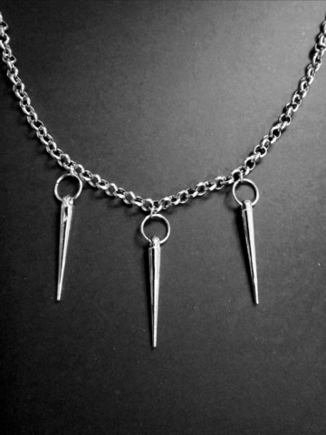 Three spikes necklace