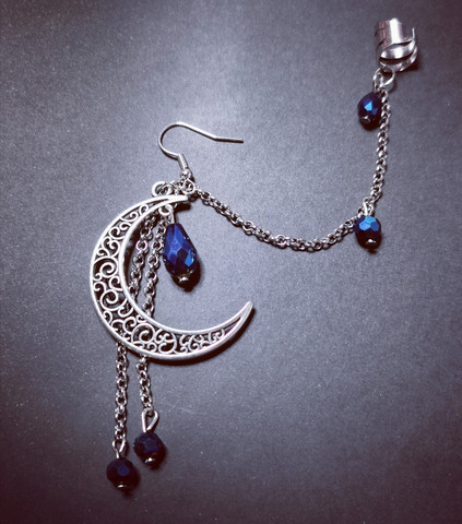 Link earring crescent moon with blue droplets