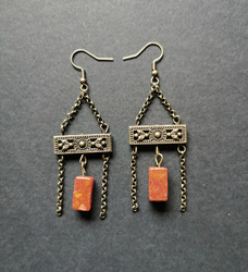 Hanging earrings with stone beads