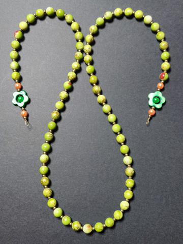 Green chain for glasses