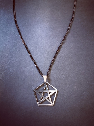 Pentagrammi kaulakoru