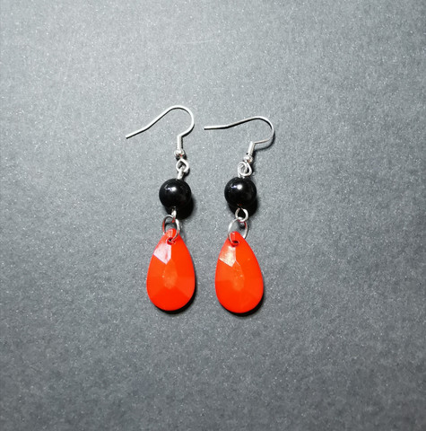 Colourful red droplet earrings with black beads 