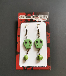 Green golored skull earrings