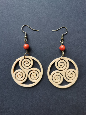 Triskelion korvakorut