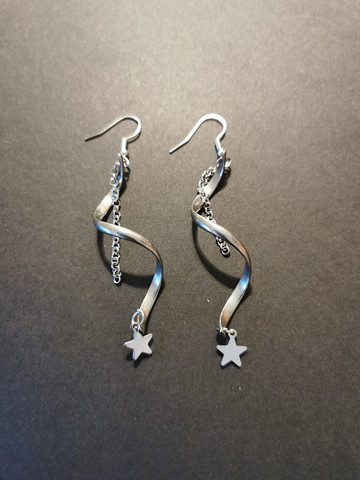 Chain earrings with stars