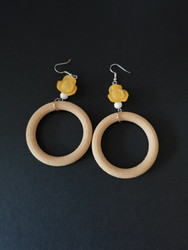 Ring earrings with yellow flower