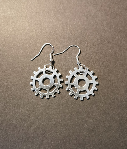 Earrings with gears