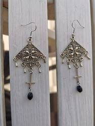 Hanging earrings with droplets and crosses