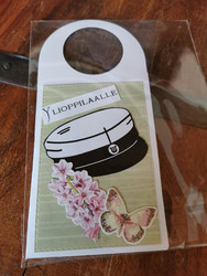 Bottle graduate card with roses