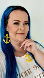 Large yellow anchor necklace