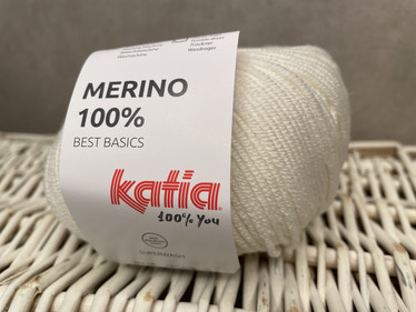 Katia Merino 100% , väri 01 valkoinen