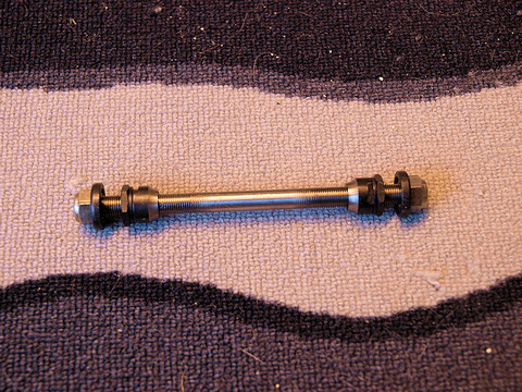 TRACK AXLE SET M10X26TPI