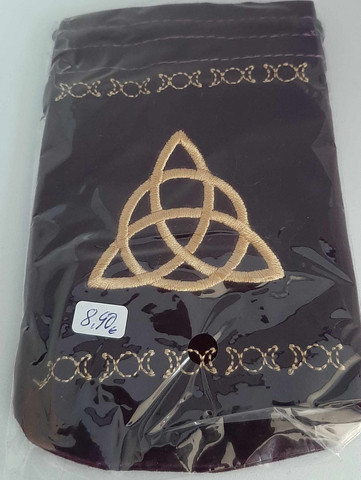 Pikkupussi lila,Triquetra