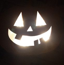Halloween kurpitsa valolla 2