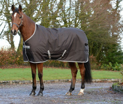 Bucas Freedom Stable 150g talliloimi, ruskea, koko 125cm
