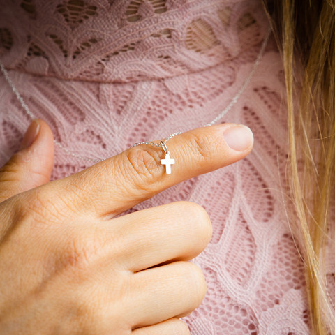 Delilah silver cross necklace