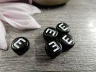Kirjainhelmi E, 7mm, musta, 1kpl