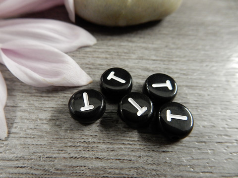 Kirjainhelmi T, 7mm, musta, 1kpl