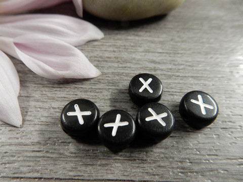 Kirjainhelmi X, 7mm, musta, 1kpl