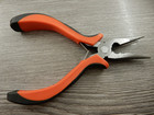Kapea ja pitkäkärkiset korupihdit, 13.5cm, punainen, 1kpl
