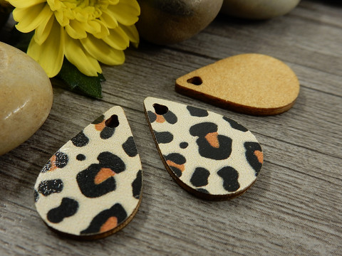 Puuriipus pisara, 23x15mm, beige-ruskea-musta, 1kpl