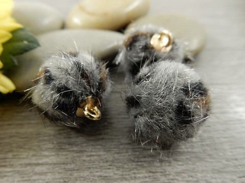 Pom pom riipus, 17x14mm, harmaa-musta-ruskea/kulta, 1kpl