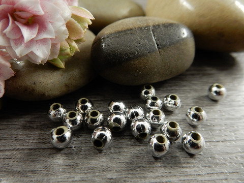Akryylihelmi, 4mm, kirkashopea, 50kpl