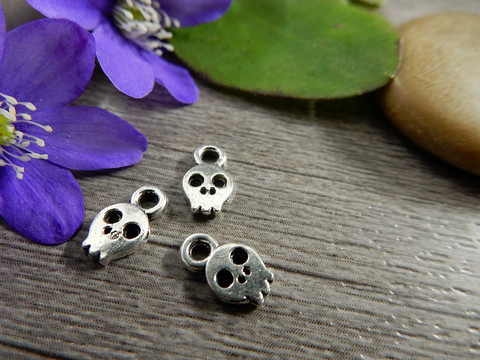 Pääkalloriipus, 8x5mm, kromi, 1kpl