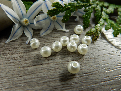 Akryylihelmi, 4mm, luonnonvalkoinen, 50kpl