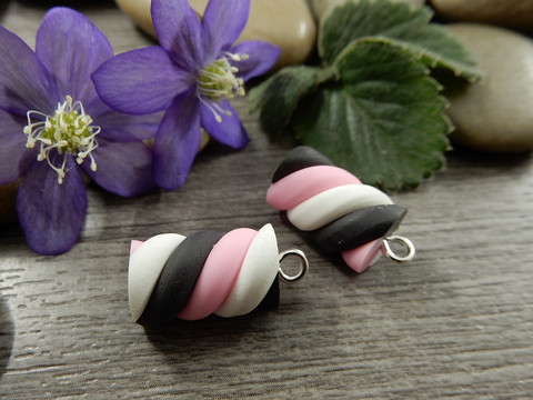 Vaahtokarkkiriipus, 21x10mm, moniväri, 1kpl