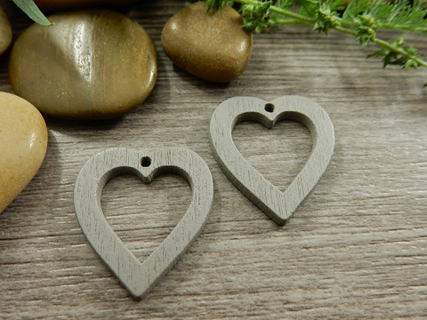 Puuriipus sydän, 25x23mm, harmaa, 1kpl