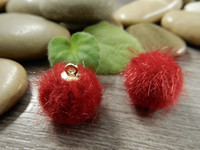 Pom pom riipus, 17x14mm, punainen/ kulta, 1kpl