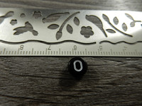 Kirjainhelmi O, 7mm, musta, 1kpl