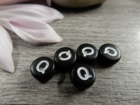 Kirjainhelmi Q, 7mm, musta, 1kpl