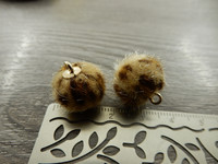 Pom pom riipus, 17x14mm, ruskea-musta/kulta, 1kpl