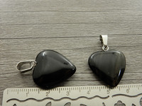 Kristalliriipus luonnon mustakivi sydän, n.22x20mm, musta, 1kpl