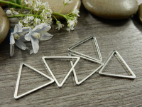Linkki kolmio, 13x15x1mm, umpi, kirkashopea, 10kpl