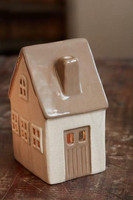 House f/tealight 4 windows plain facade