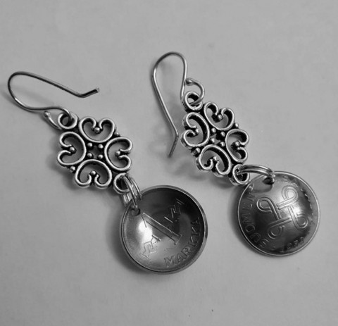 Markkakorvakorut ornamentti koristeella 1952-1953