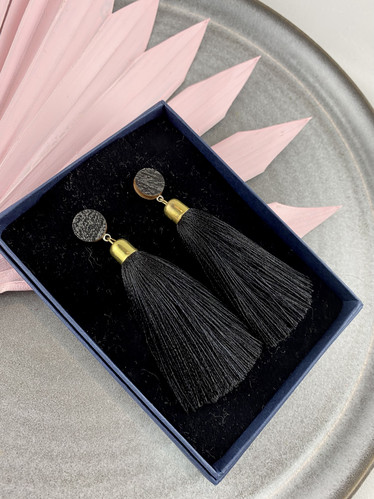 Tassel Drop -musta (kulta)
