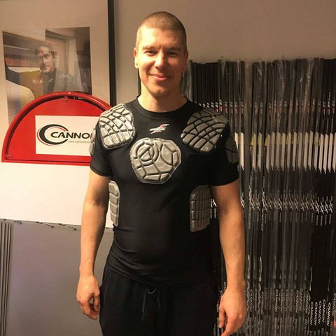 Referee jersey with rib pads