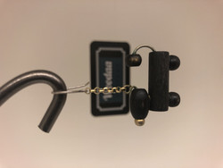 x7 Aarikkas odd earring black dog