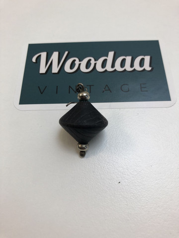 x24 Aarikkas odd earring