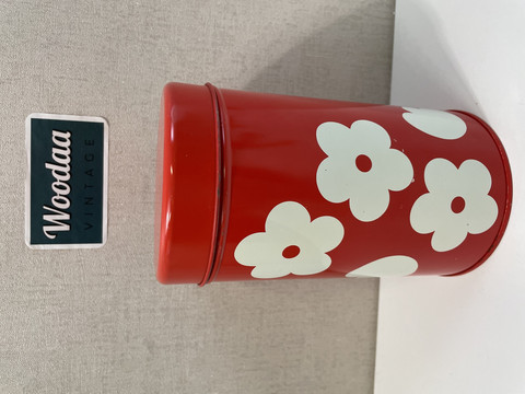 J33 Aarikkas Kukkaset tin can, red