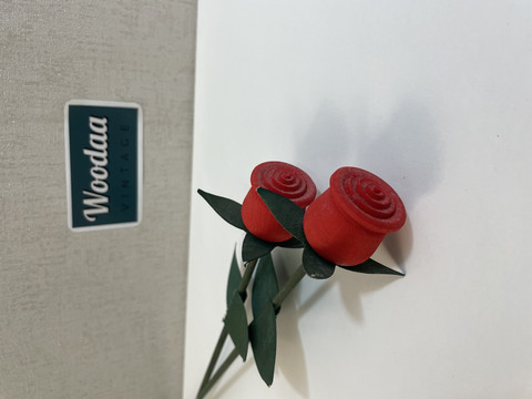 F218 red wooden roses
