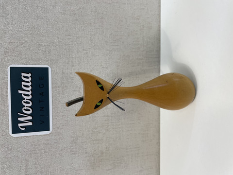41. Cat figure