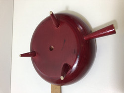 R1 A small serving bowl with three legs