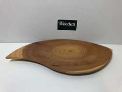 R4 Wooden plate in the shape of a leaf