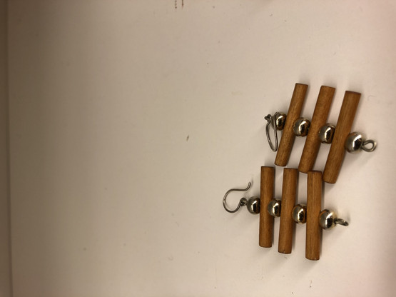 E44 Aarikka korvakorut ruskea/kulta
